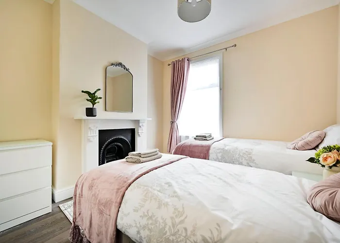 A Two Bedroom A Stride Away From Meridian Greenwich