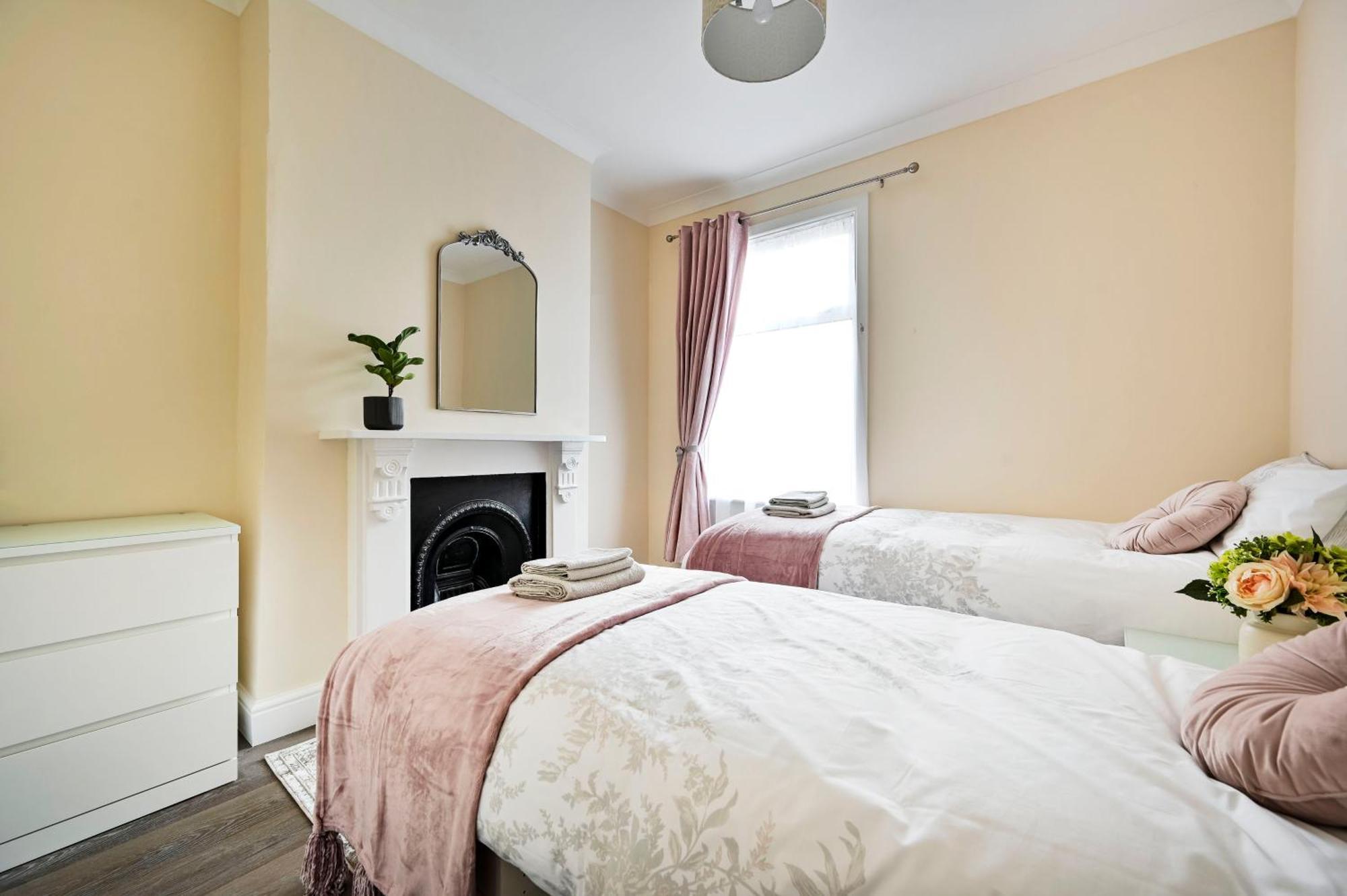 A Two Bedroom A Stride Away From Meridian Greenwich * Londra