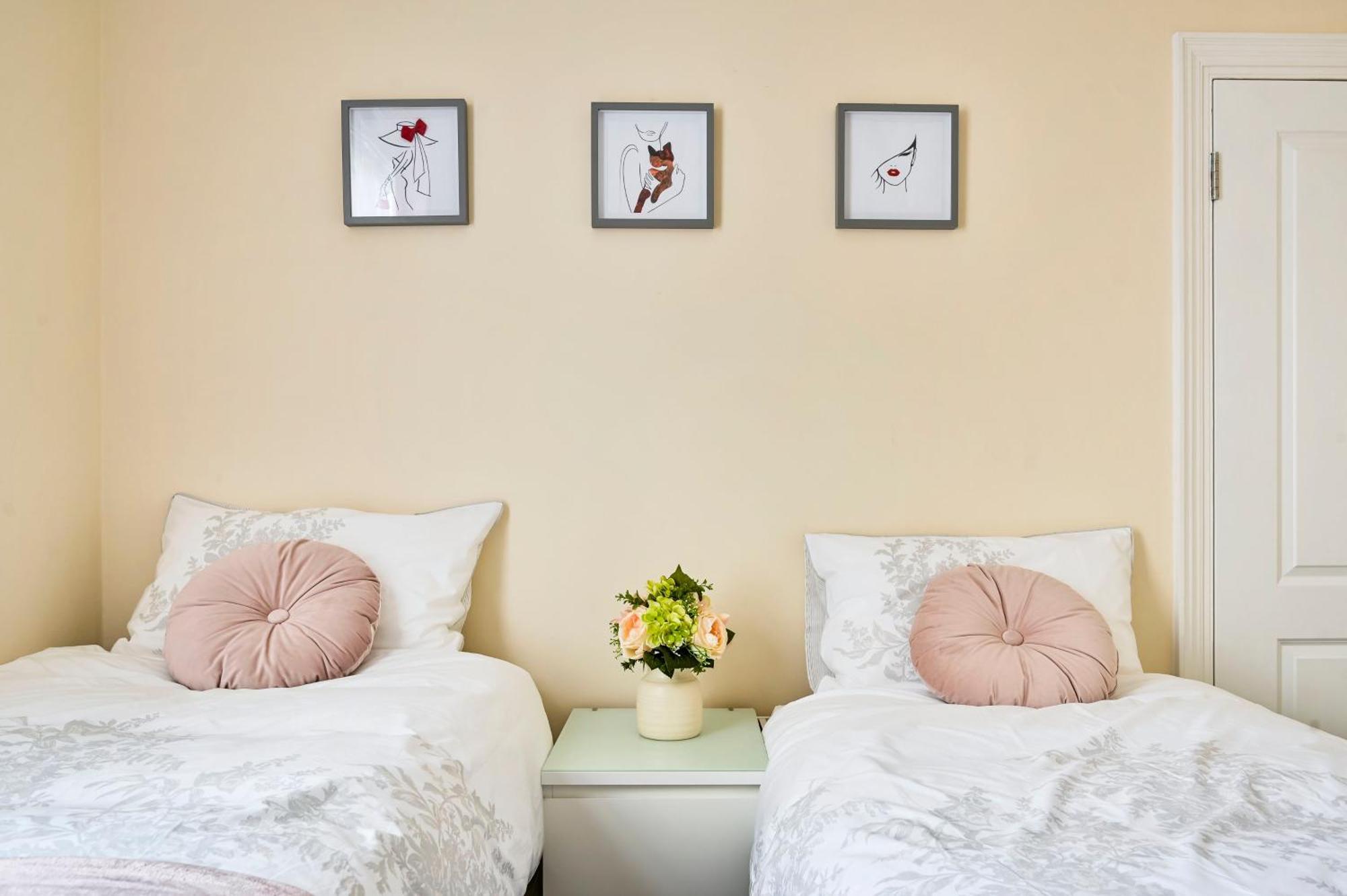 Appartamento A Two Bedroom A Stride Away From Meridian Greenwich Londra