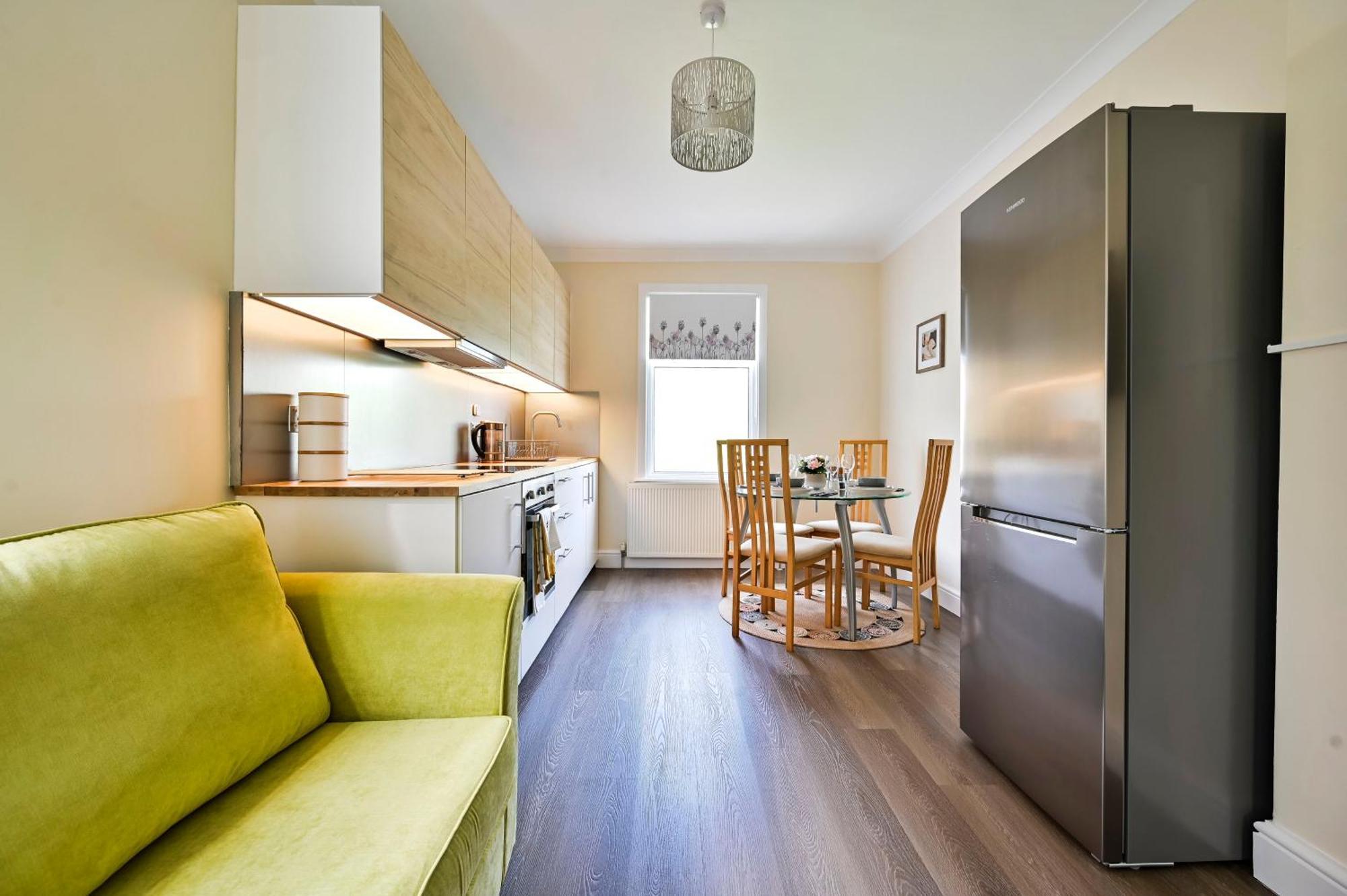 A Two Bedroom A Stride Away From Meridian Greenwich Londra
