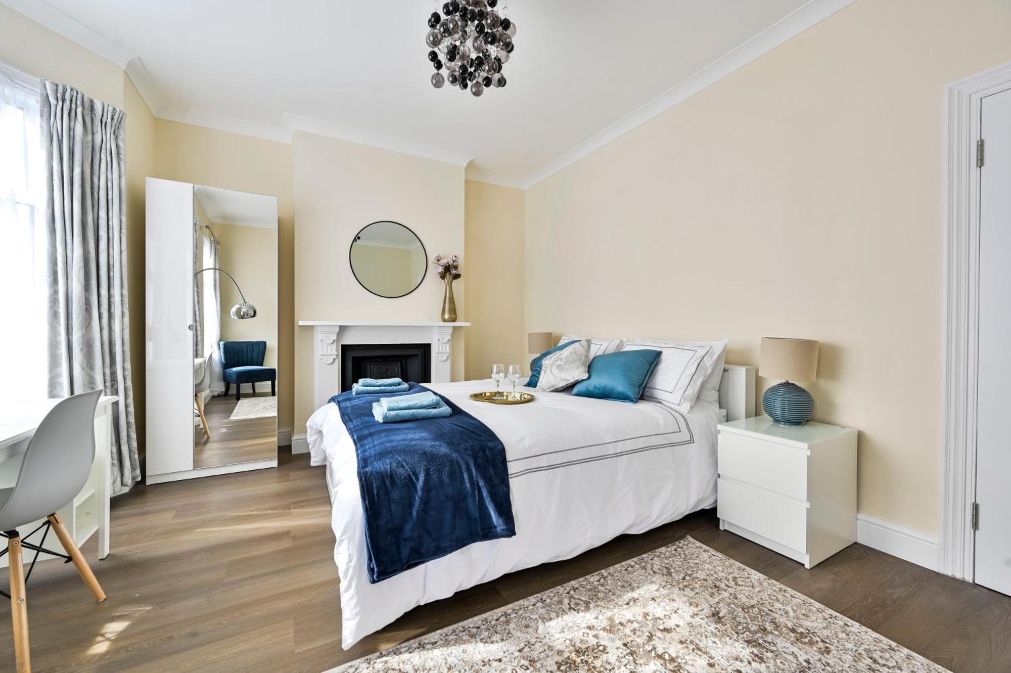 A Two Bedroom A Stride Away From Meridian Greenwich Appartamento
