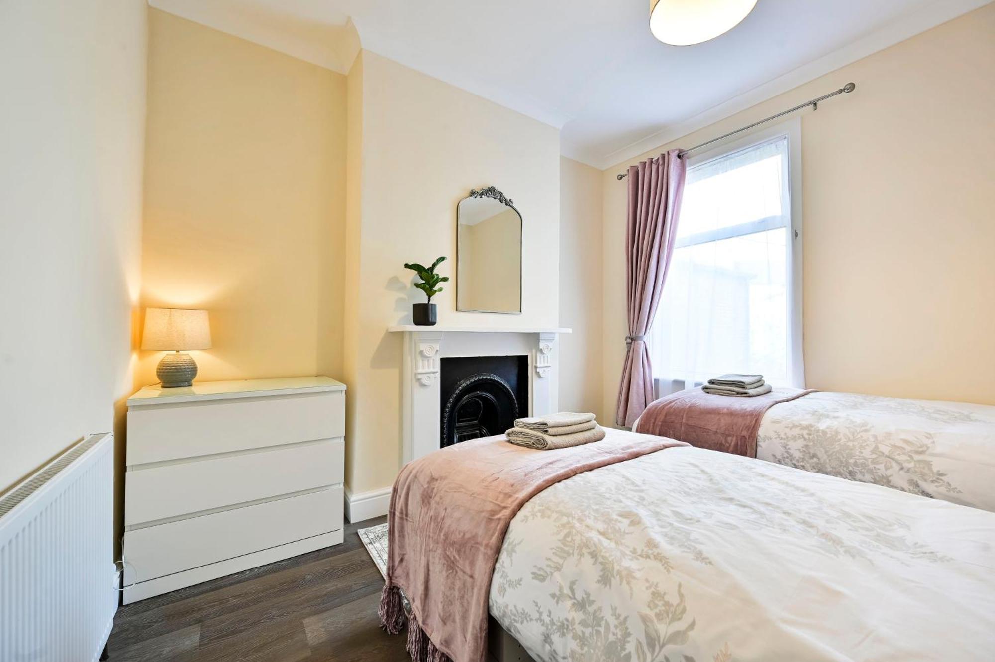 A Two Bedroom A Stride Away From Meridian Greenwich Appartamento *