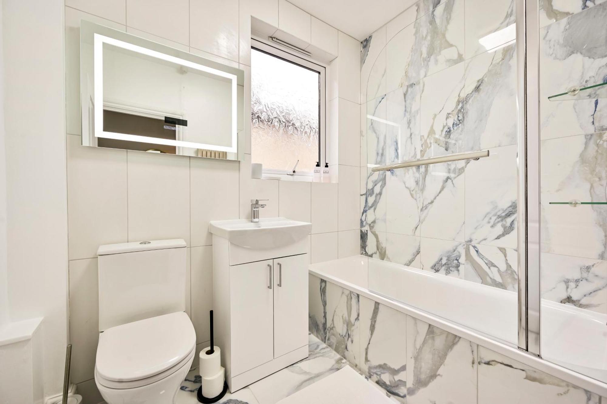 Appartamento A Two Bedroom A Stride Away From Meridian Greenwich Londra