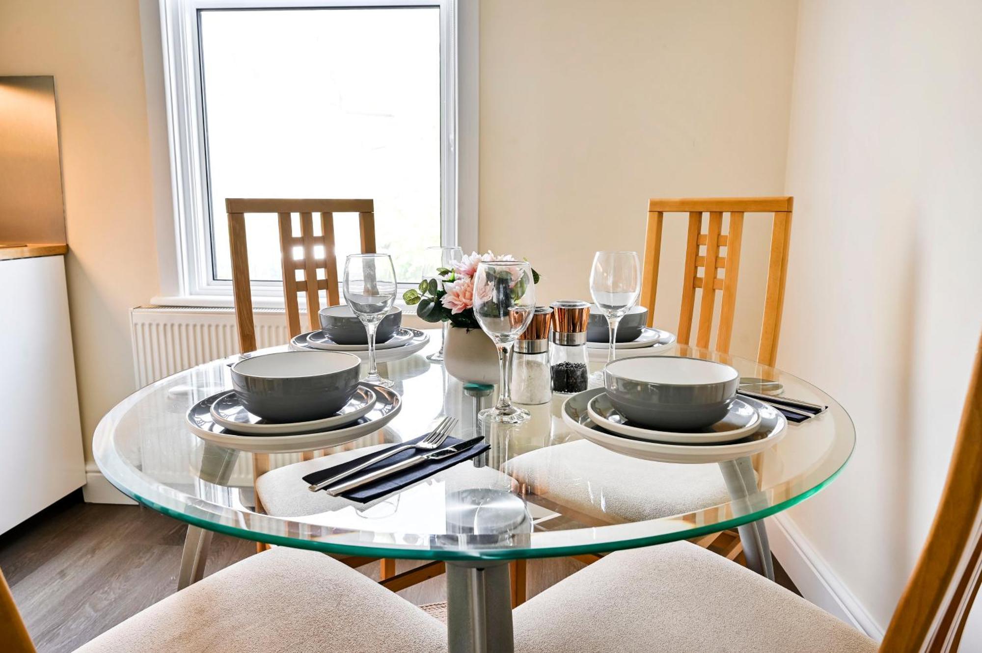 A Two Bedroom A Stride Away From Meridian Greenwich Appartamento